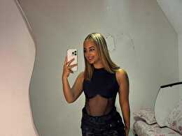 Sexy webcam show met arianamoreti Sexy webcam show met arianamoreti